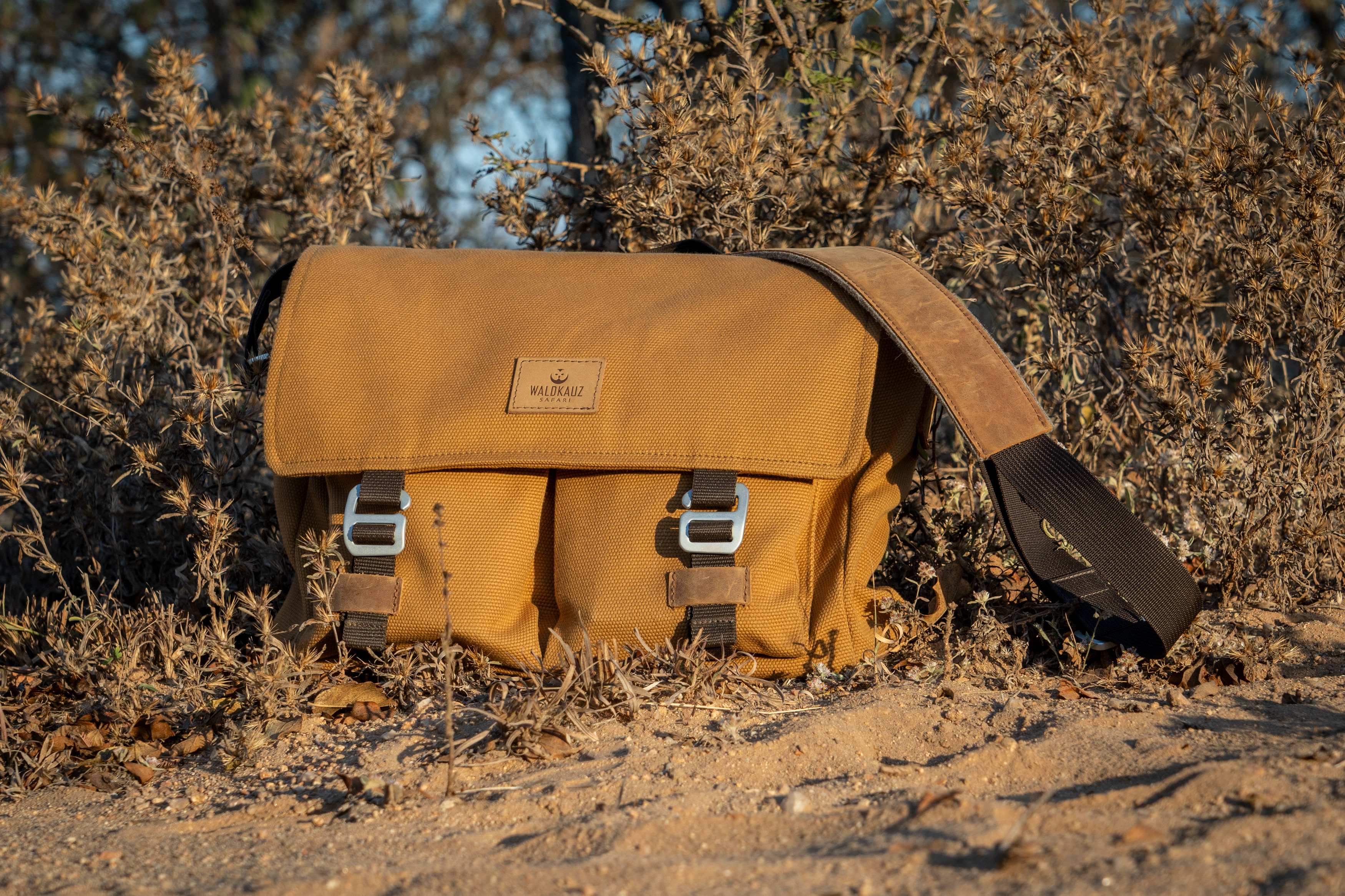 Explorer Bag aus Canvas und Leder - Bushveld Green