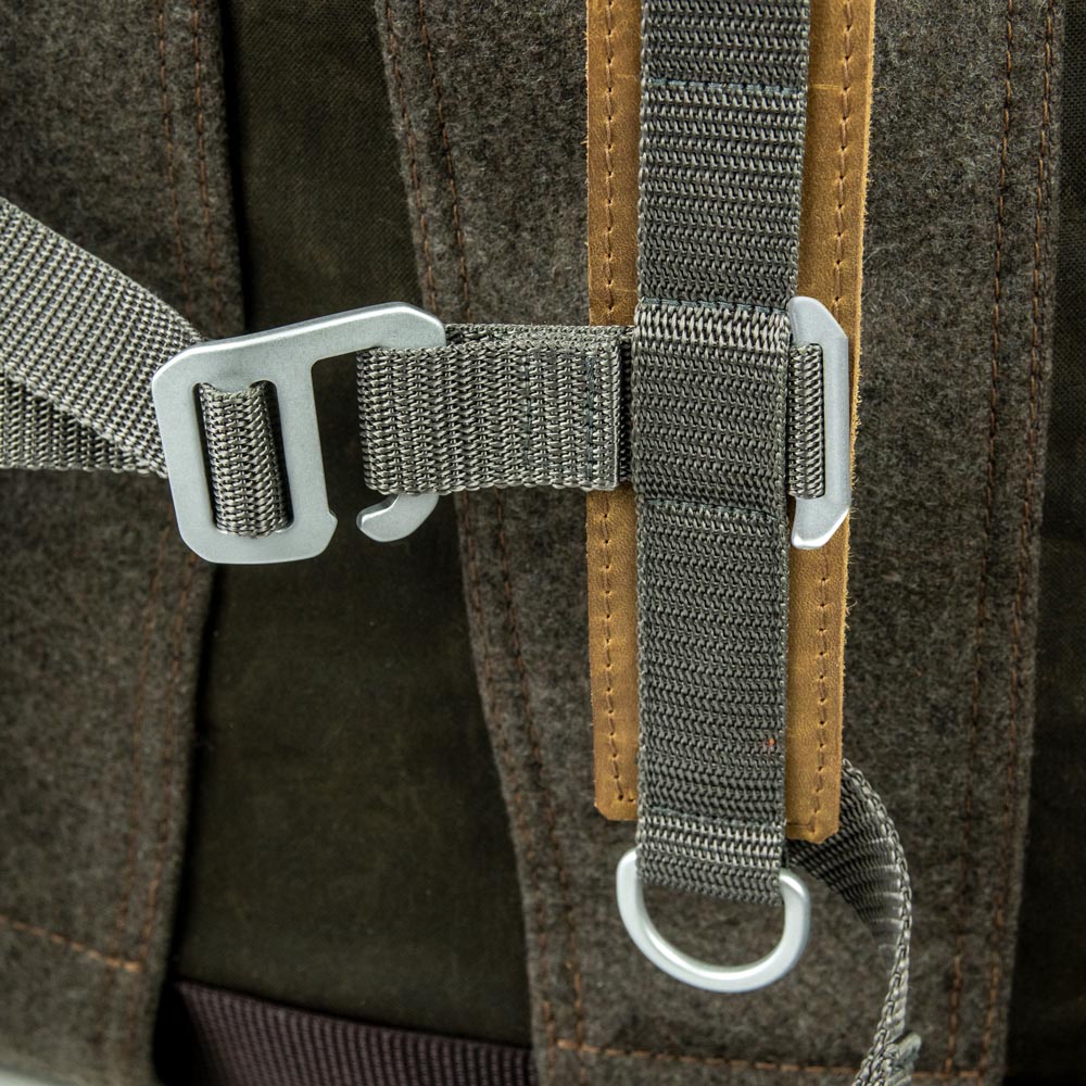 Detailaufnahme Alu-Verschlüsse Rucksack Bushmann